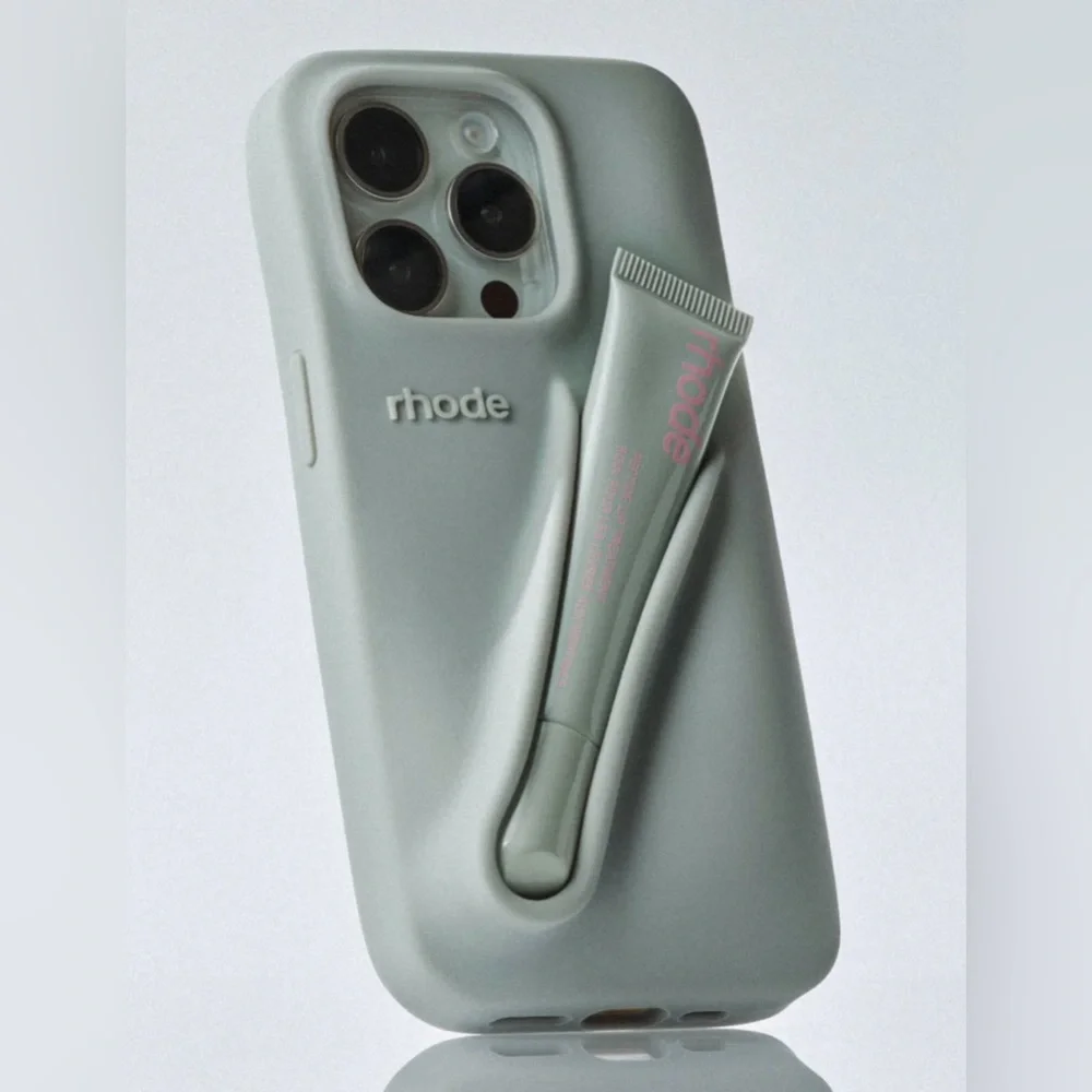 NWOT RHODE 15 PRO MAX IPHONE CASE GREY LIP CASE